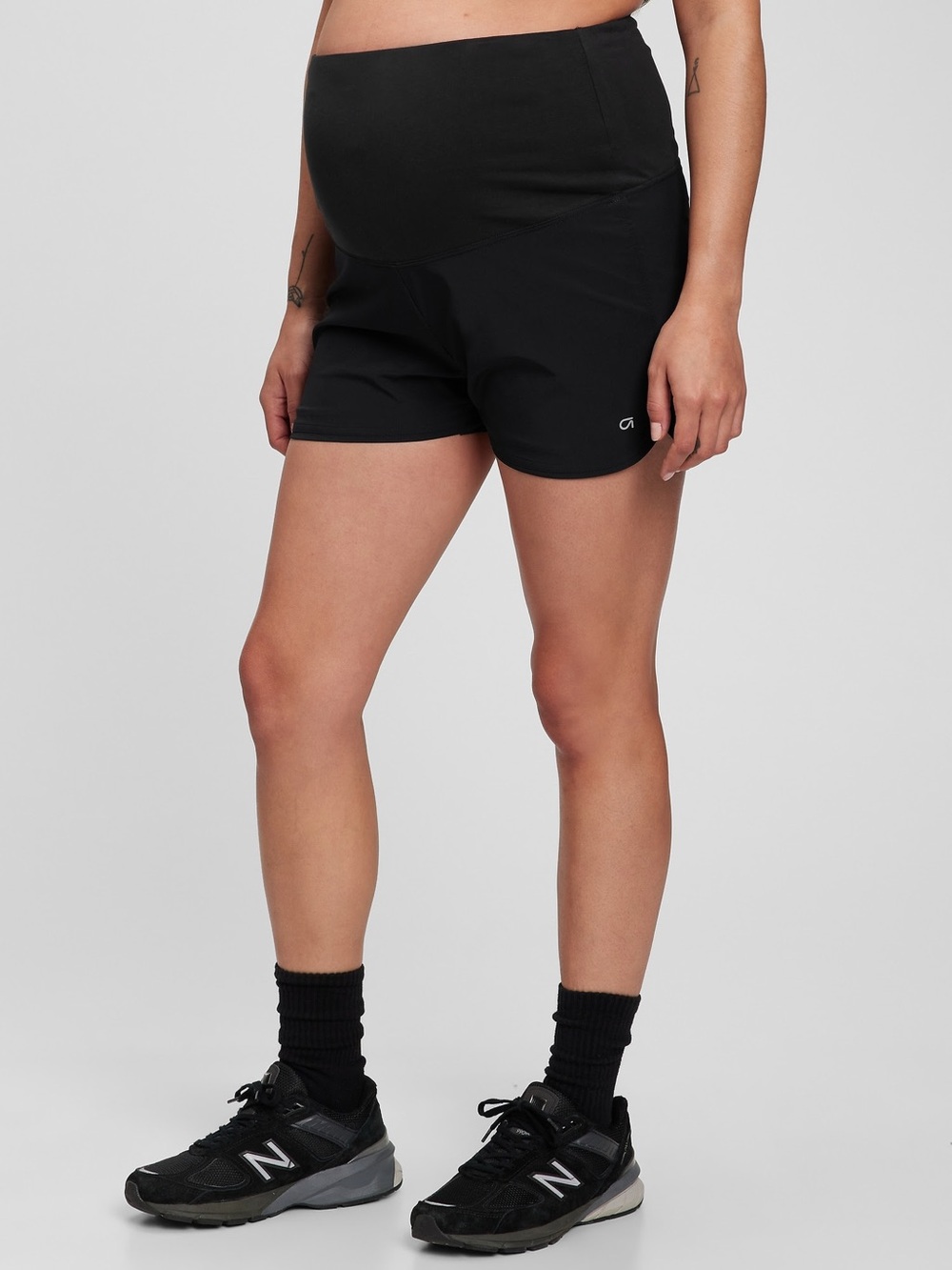 GapFit Maternity Full Panel 3.5" Running Shorts, Black, size medium